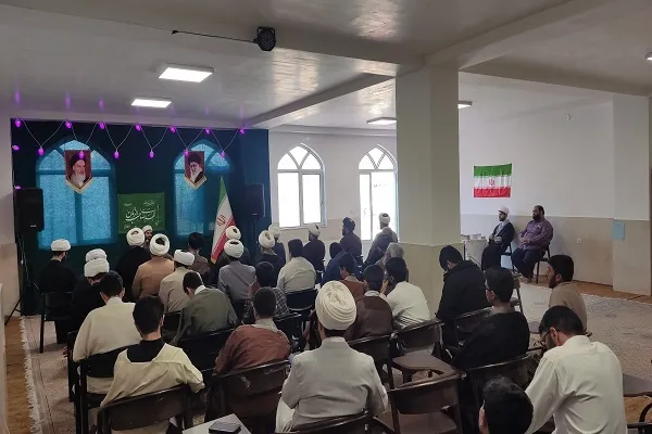 برگزاری نشست تبیینی «زندگی با آیه‌ها» ویژه طلاب شهر پیشوا