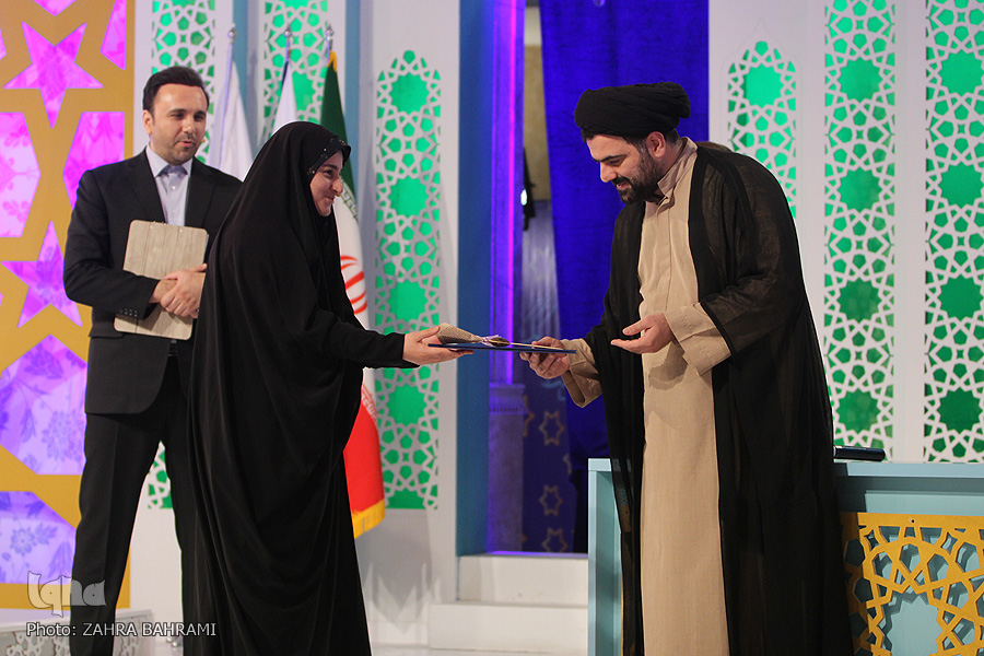 اعلام نتایج نهایی رشته «حفظ موضوعی» و «معارف قرآن» مسابقات سراسری قرآن در بخش بانوان/عکاس:زهرا بهرامی