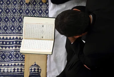 مراسم انس با قرآن در اولین روز ماه مبارک رمضان در حسینیه امام خمینی(ره)