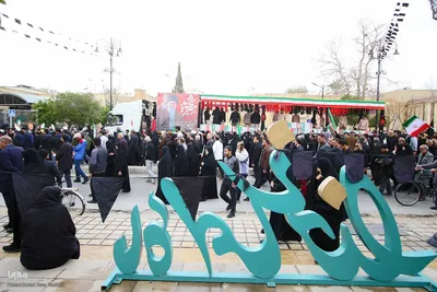 تشییع پیکر مطهر ۱۲ شهید جنگ رمضان در شیراز