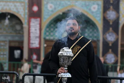 افراشتن پرچم عزا در حرم حضرت معصومه(س)