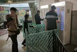 سامانه شارژ امن تلفن همراه در حرم بانوی کرامت راه‌اندازی شد