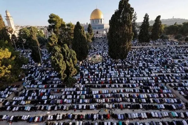 حضور هزاران نمازگزار فلسطینی در مسجدالاقصی
