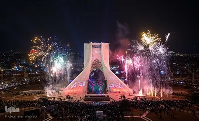 نورافشانی جشن پیروزی انقلاب اسلامی در میدان آزادی