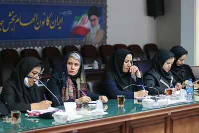 نشست خبری استاندار مرکزی با اصحاب رسانه
