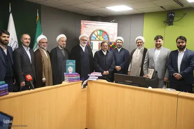 رونمایی از مجموعه مقالات همایش شهید سلیمانی و مکتب انتظار و مقاومت