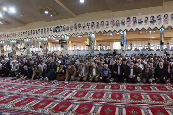نماز جمعه ساری به امامت حجت الاسلام محمدرضا نصوری، امام جمعه موقت ساری در مصلی امام خمینی (ره)