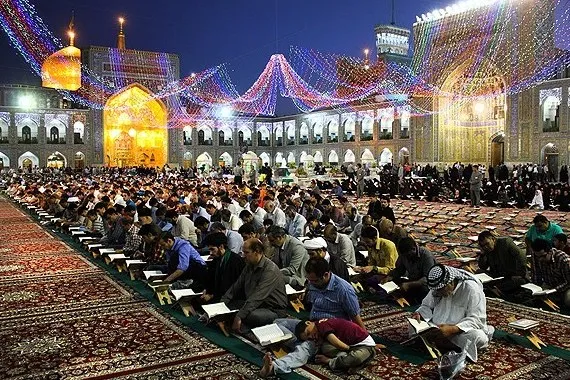 عزاداری خادمان و اجتماع هیئت‌ها در حرم رضوی