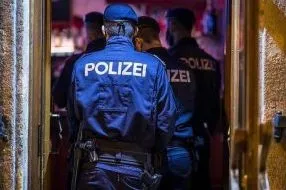 Austria: gravi violazioni durante incursioni, politicamente motivate, contro i musulmani