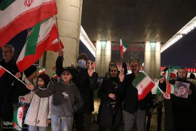 شیراز ایستاده در پای کار انقلاب اسلامی