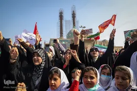 تشییع شهید گمنام با حضور دانش‌آموزان در اهواز