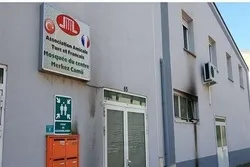 ফ্রান্সের একটি মসজিদে চরমপন্থিদের হামলা