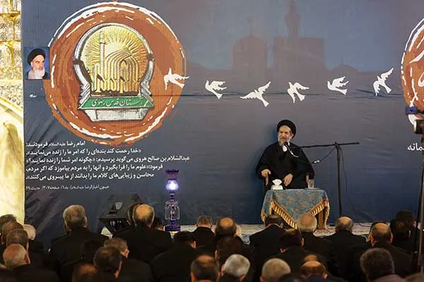 خدمت به خلق خدا بهترین راه برای رسیدن به کمال انسانی است