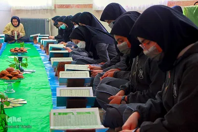 کرسی تلاوت قرآن دانش‌آموزی در ملایر