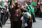 ⁨آئين نمادين حركت كاروان اسرای كربلا