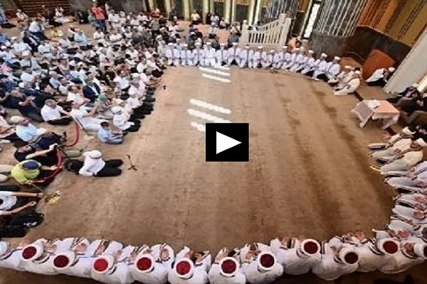 مساجد تركيا تنظم فعالية فريدة تنديداً بحرق القرآن + فیدیو