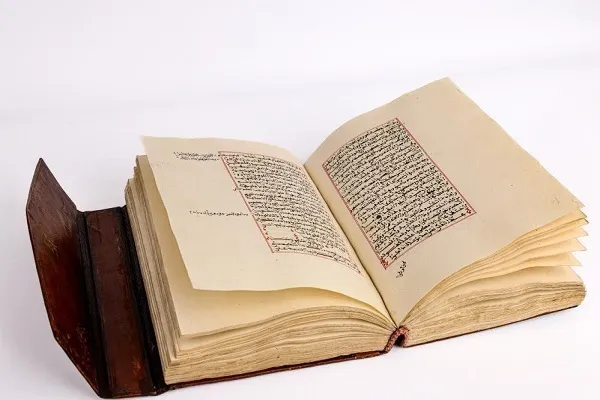 Meksikanın keçmiş prezidenti Şarcə Quran Assambleyasına nadir əlyazma hədiyyə edib