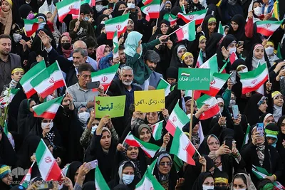 تجمع دانش‌آموزان شیرازی در یادبود شهدای دانش‌آموز حادثه تروریستی