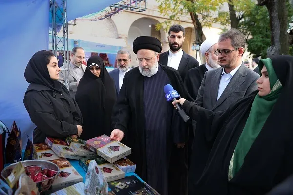 بازدید رئیس‌جمهور از غرفه‌ شرکت‌های دانش‌بنیان جهاددانشگاهی کردستان