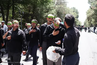 مراسم عزاداری و نماز ظهر عاشورا در اصفهان‎