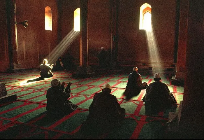 Il pericolo di socializzare la religione