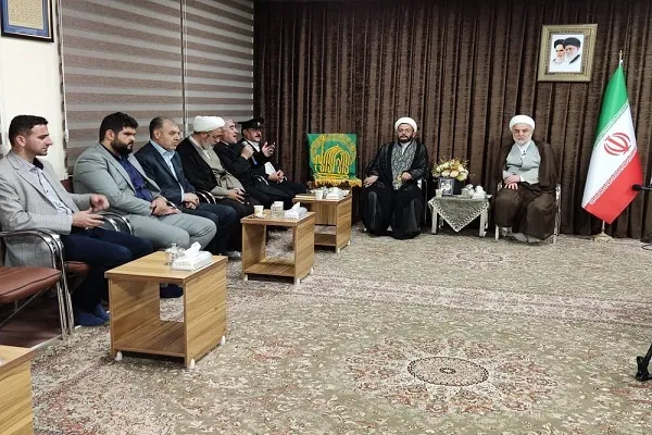 دیدار کاروان «زیر سایه خورشید» با نماینده ولی‌فقیه در کردستان