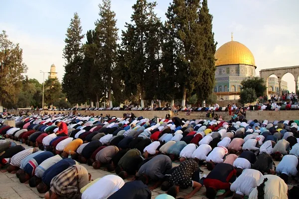 مشارکت 70 هزار فلسطینی در آخرین نماز جمعه ماه رمضان در مسجدالاقصی