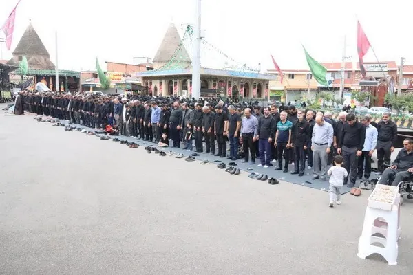 نماز ظهر عاشورا در امامزاده یحیی(ع) ساری