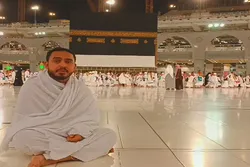 فلم | خانہ کعبہ کے پاس سوره بقره کی آیت 125 کی تلاوت یوسف جعفرزاده کی آواز میں