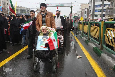 به وقت چهل سالگی؛ تهران، خیابان انقلاب