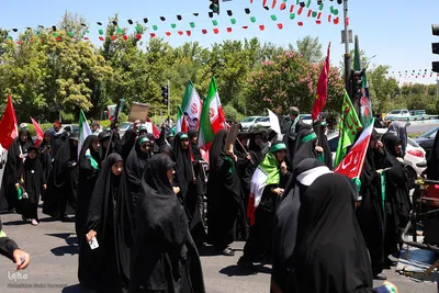 قافله عزاداری و نماز ظهر روز عاشورا در اصفهان