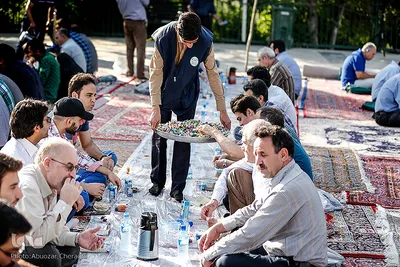 اقامه نماز عیدسعید فطر در امام زادگان پنج تن(ع) لویزان