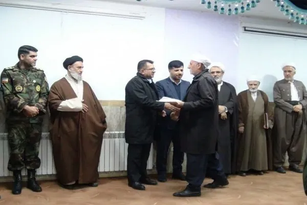 ائمه جمعه نقش مهمی در روشنگری جامعه دارند