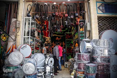 عرضه انواع لوازم هیات ها و ملزومات ماه محرم در بازار تهران