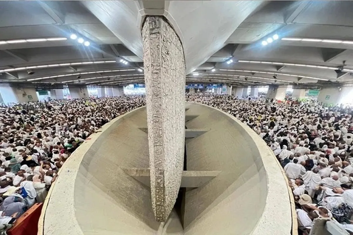 হজ শেষে জামারায় নিক্ষিপ্ত পাথর কী করা হয়