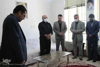 دیدار مسئولان با خانواده خبرنگار شهید محمدرضا فرهادی