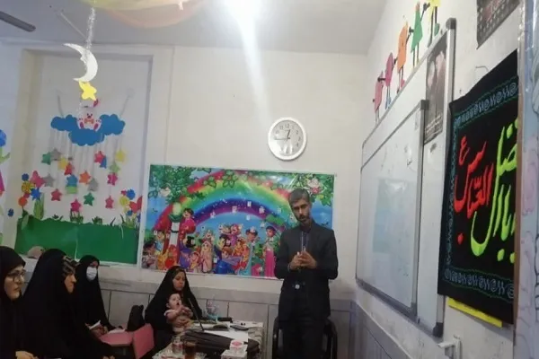 برگزاری کارگاه قرآنی ارتباط با فرزندان از سوی مؤسسه نورالکوثر دوراهک