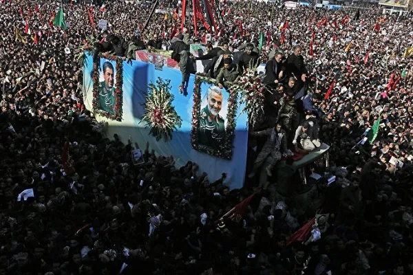 Şehit Süleymani'nin cenaze töreni Kirman'da düzenleniyor