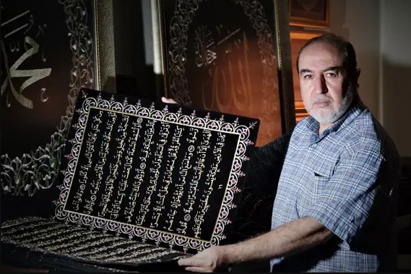 Kumaşa işlediği Kur'an-ı Kerim'i 12 yılda tamamladı