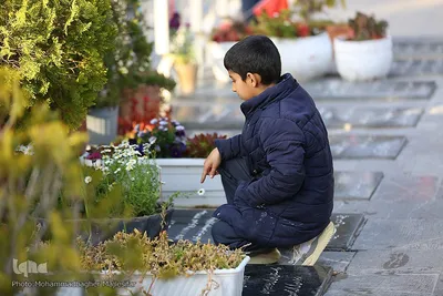 حال و هوای گلستان شهدای اصفهان در آخرین پنجشنبه سال