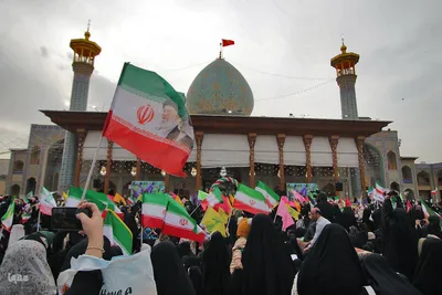 دختران «جان‌فدای ایران» در حرم شاهچراغ(ع)