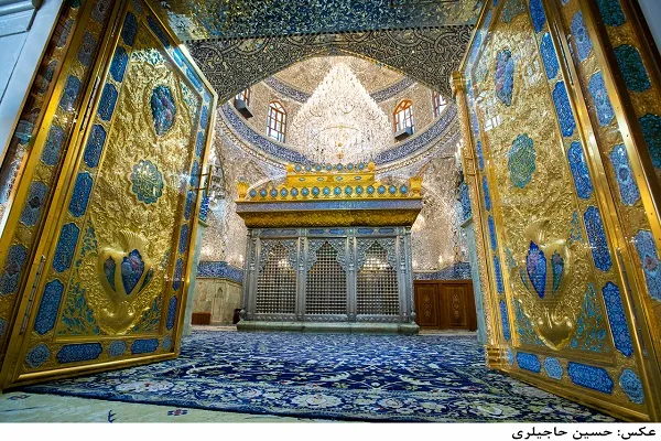 حرم مسلم ابن عقیل(ع) به روی نمازگزاران مسجد کوفه گشوده شد + عکس و فیلم