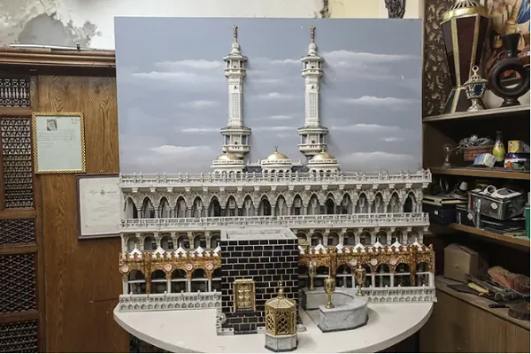 Ömrünün 6 yılını Kabe maketine adadı