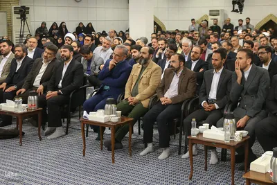 دیدار جمعی از شاعران و اهالی فرهنگ و ادب فارسی با ر هبر معظم انقلاب