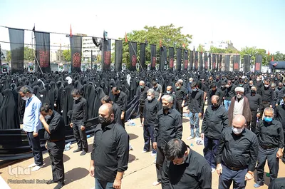 اقامه نماز ظهر عاشورا در مصلی امام (ره) تبریز‎‎