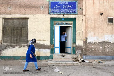 حسینیه حاج احمد عامری که در مجاورت مسجد قرار دارد.