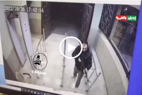 بالفيديو...لحظة دخول الإرهابي إلى مرقد شاهجراغ(ع) في مدينة شيراز