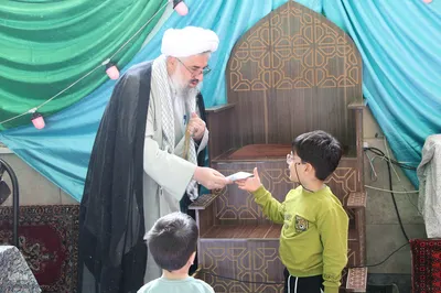اعتکاف مادر فرزندی در ملایر