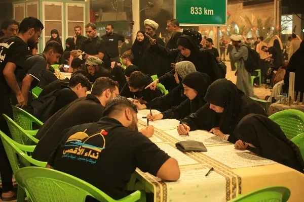 بالصور...مشاركة أكثر من 5000 زائر من 25 دولة في خطّ مصحف الأربعين