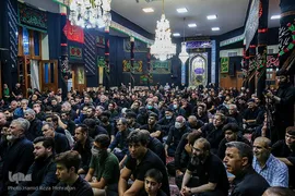 آیین طشت‌گذاری در مسجد اردبیلی‌های تهران